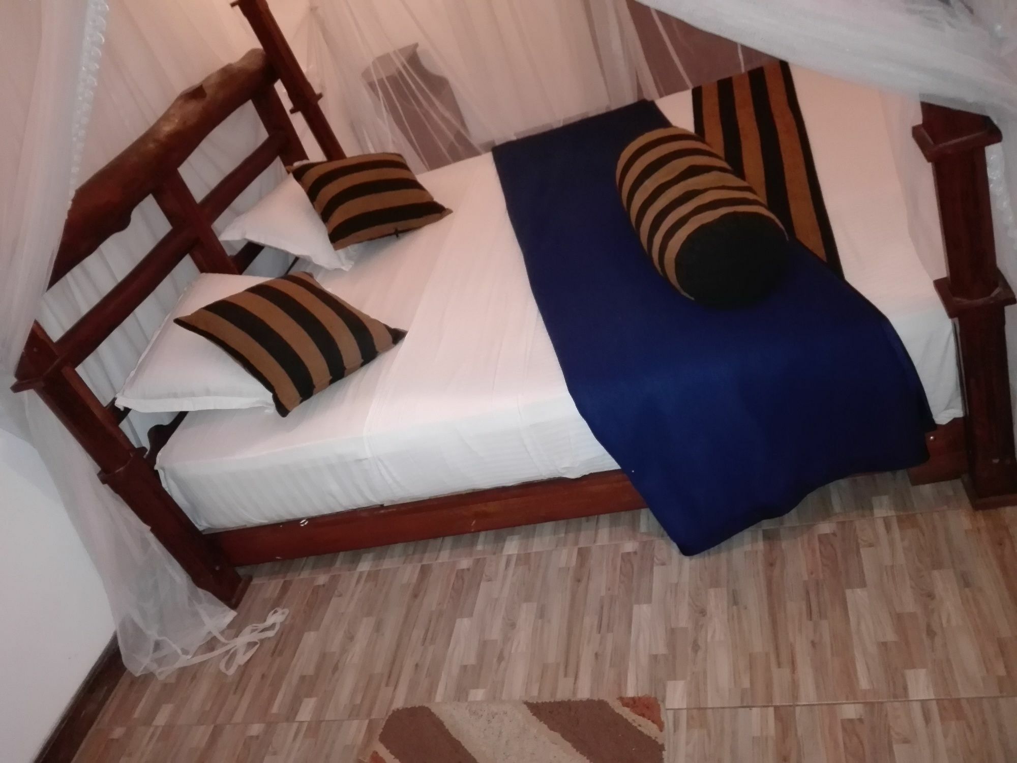 Shadow Inn Ella Eksteriør bilde